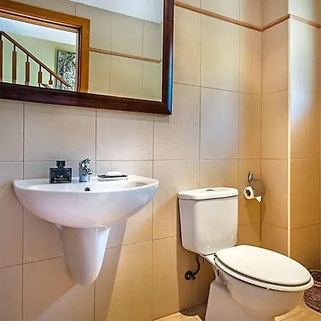 Βίλα Sleeps 8 Pool Air Con Wifi *