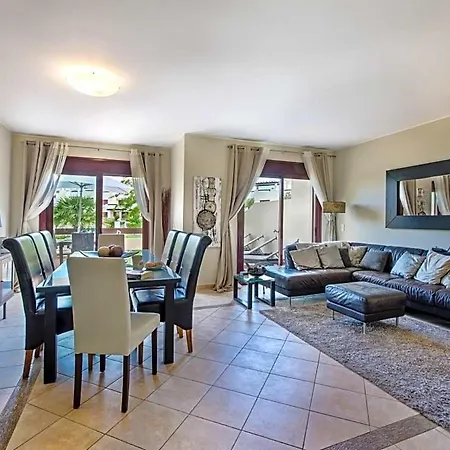 Sleeps 8 Pool Air Con Wifi *